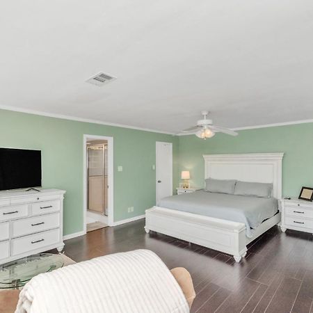 Beauty On The Water! Lake House Near The Beaches! Galveston Exterior photo