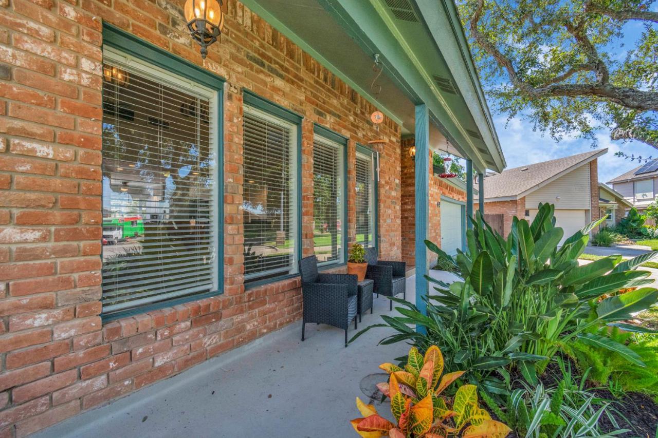 Beauty On The Water! Lake House Near The Beaches! Galveston Exterior photo