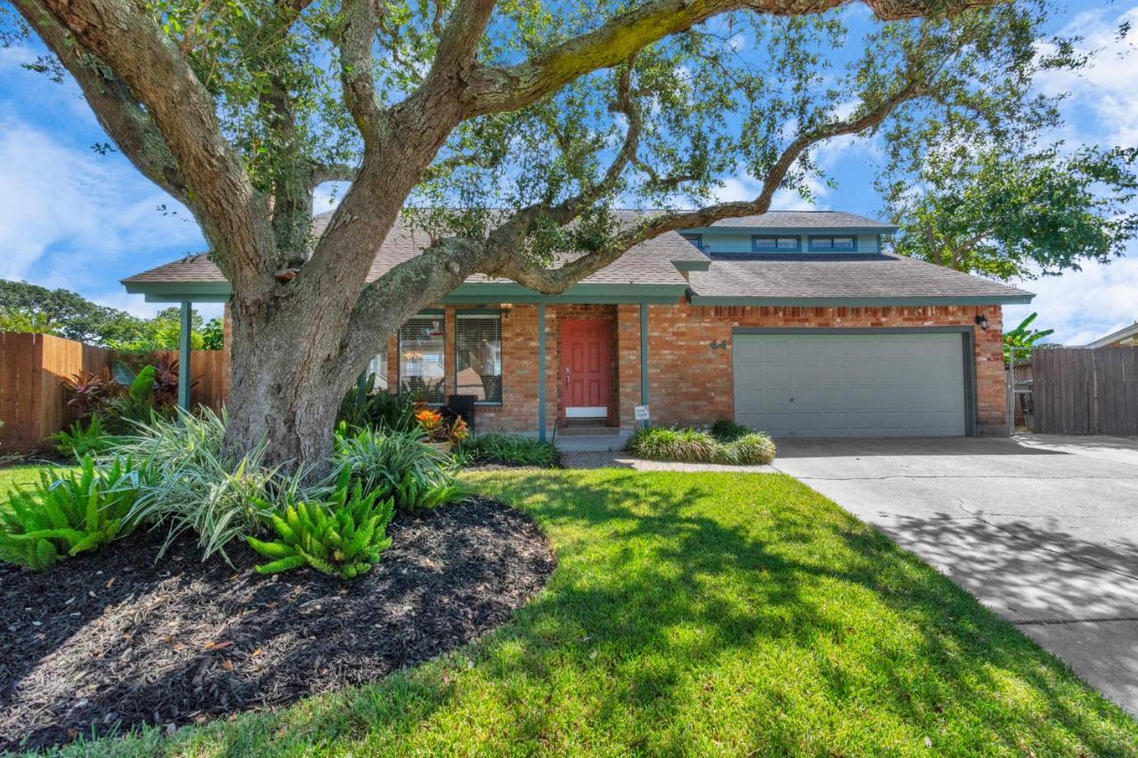 Beauty On The Water! Lake House Near The Beaches! Galveston Exterior photo
