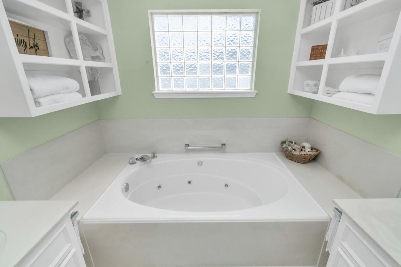 Beauty On The Water! Lake House Near The Beaches! Galveston Exterior photo