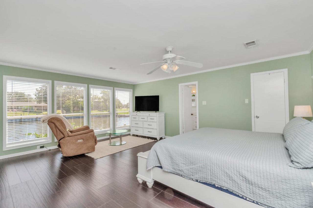 Beauty On The Water! Lake House Near The Beaches! Galveston Exterior photo