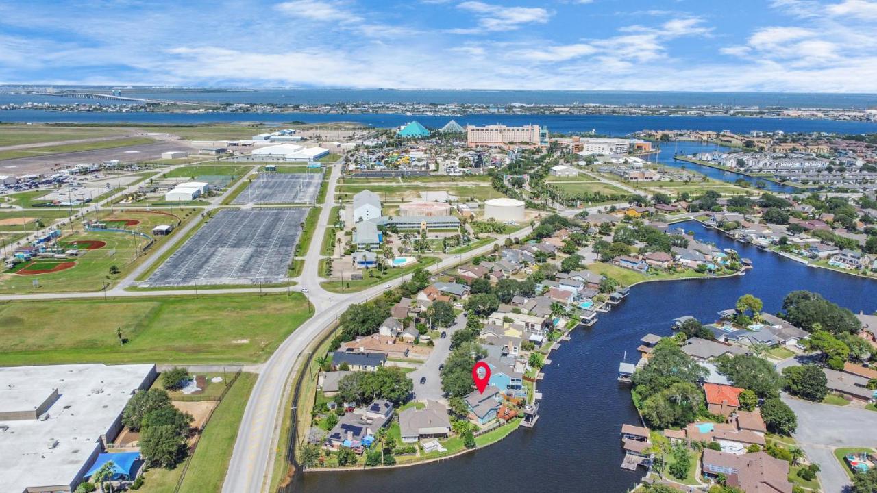 Beauty On The Water! Lake House Near The Beaches! Galveston Exterior photo