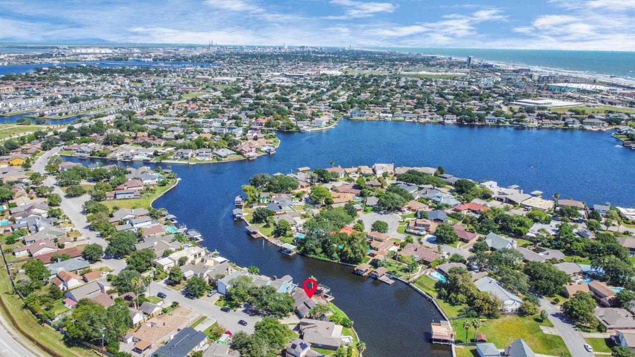 Beauty On The Water! Lake House Near The Beaches! Galveston Exterior photo