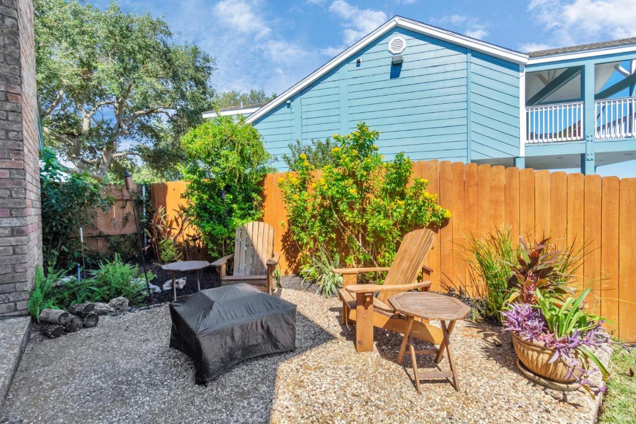 Beauty On The Water! Lake House Near The Beaches! Galveston Exterior photo