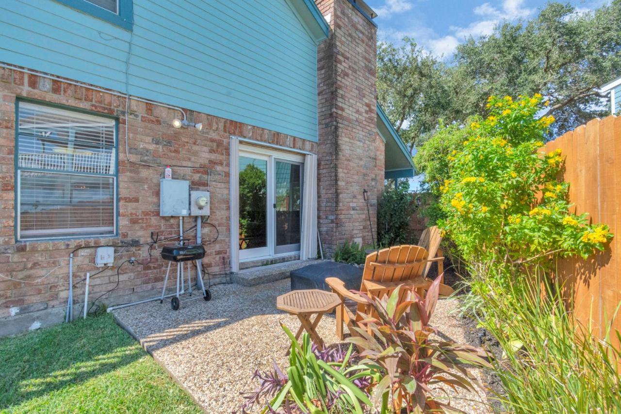 Beauty On The Water! Lake House Near The Beaches! Galveston Exterior photo