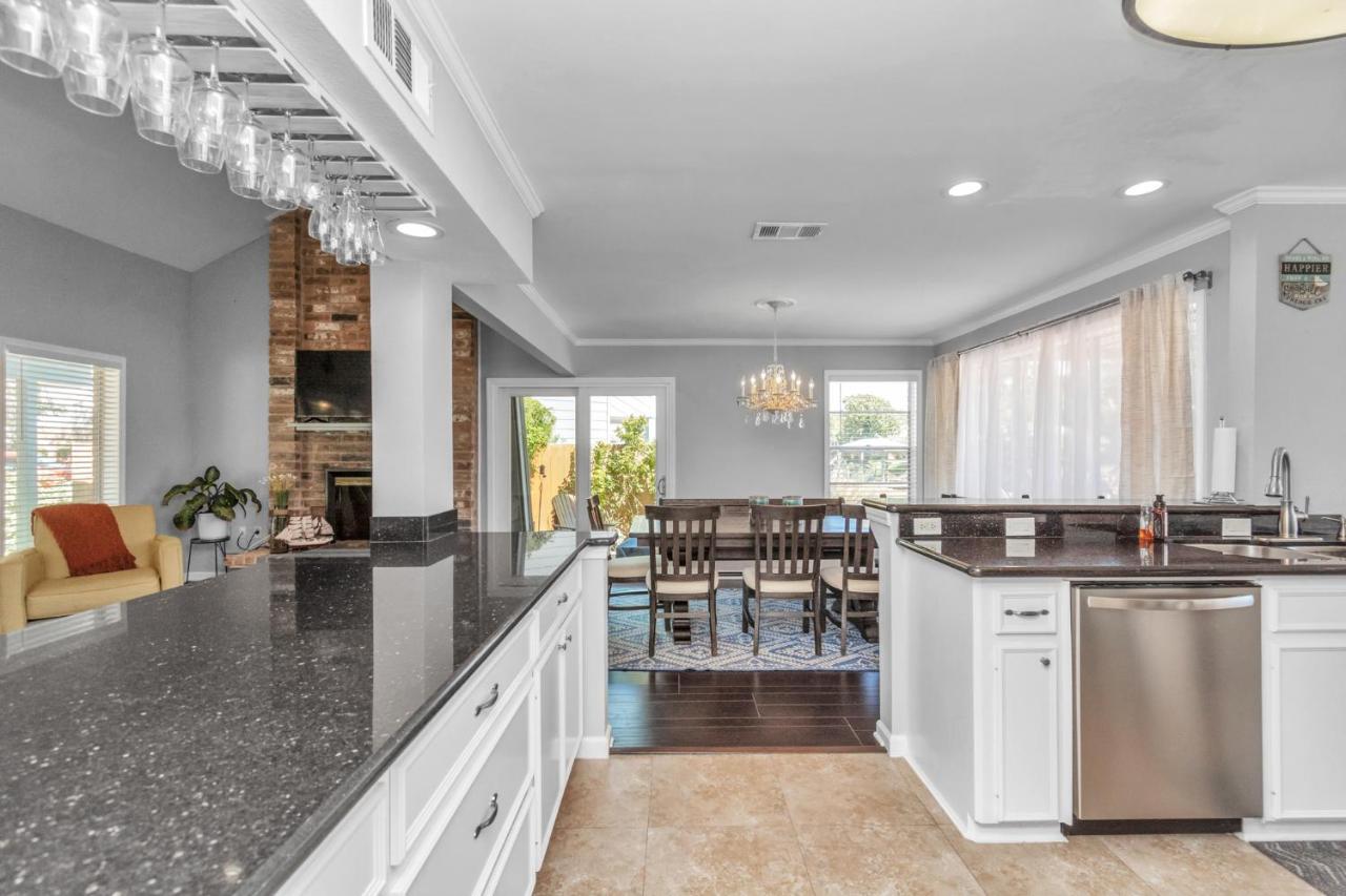 Beauty On The Water! Lake House Near The Beaches! Galveston Exterior photo