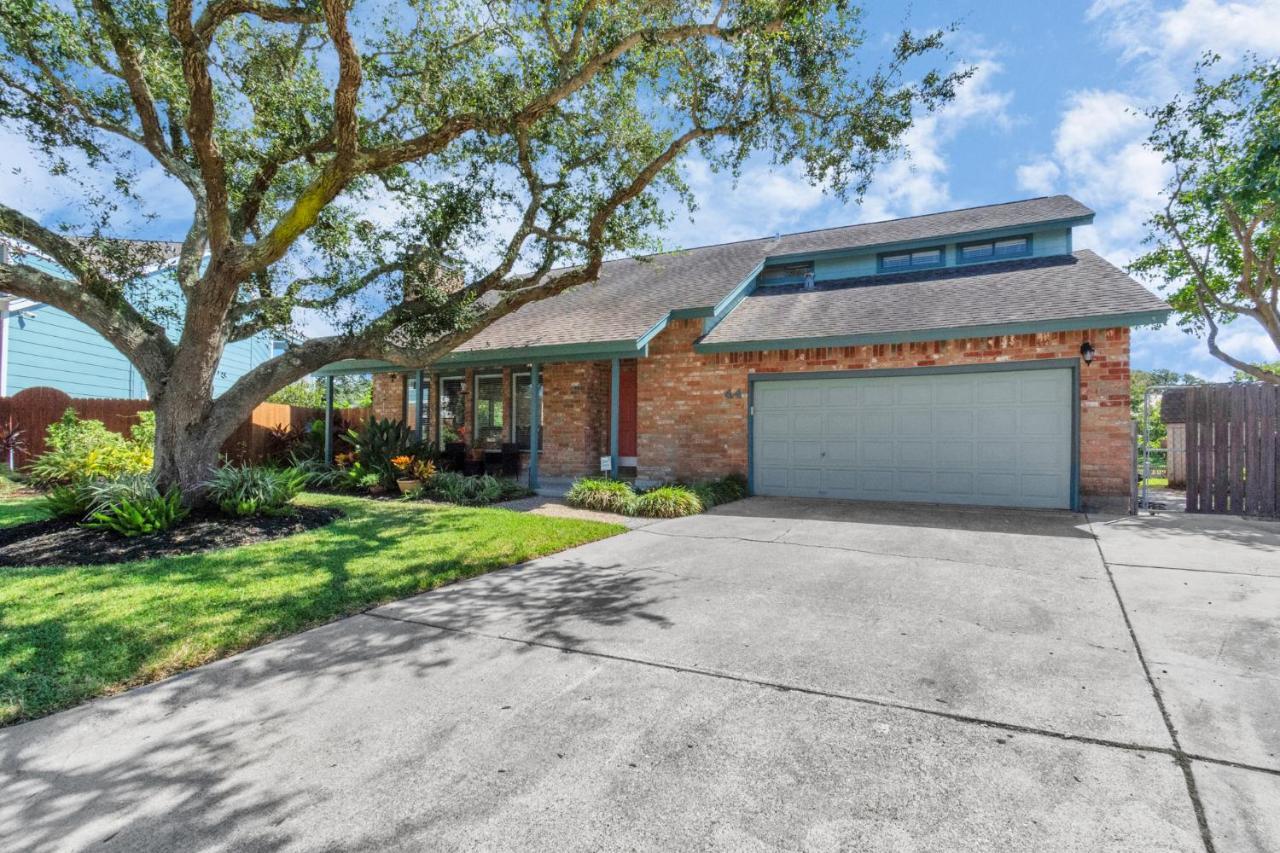 Beauty On The Water! Lake House Near The Beaches! Galveston Exterior photo