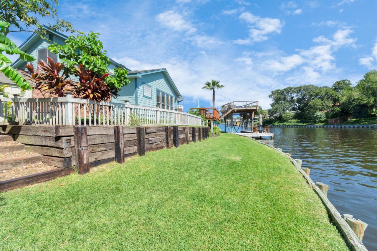 Beauty On The Water! Lake House Near The Beaches! Galveston Exterior photo