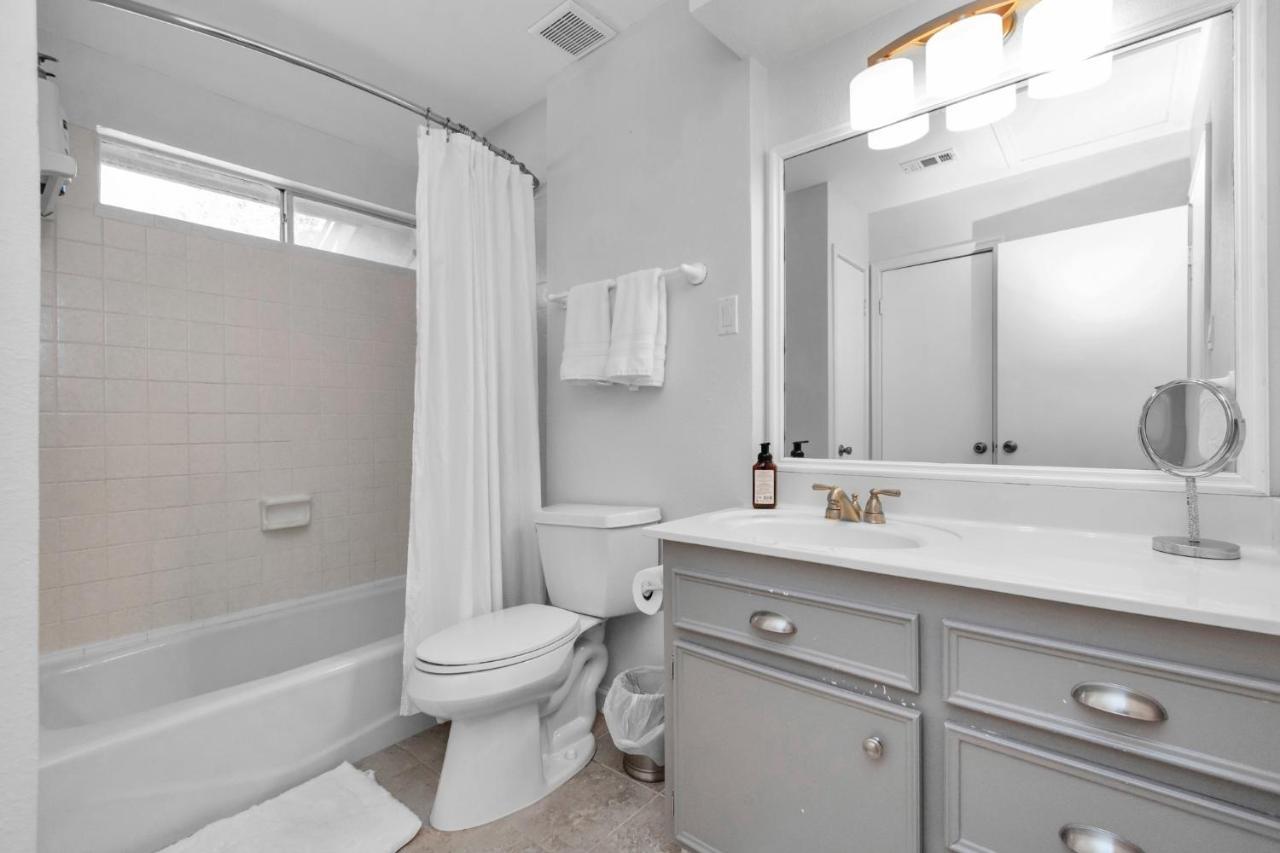 Beauty On The Water! Lake House Near The Beaches! Galveston Exterior photo